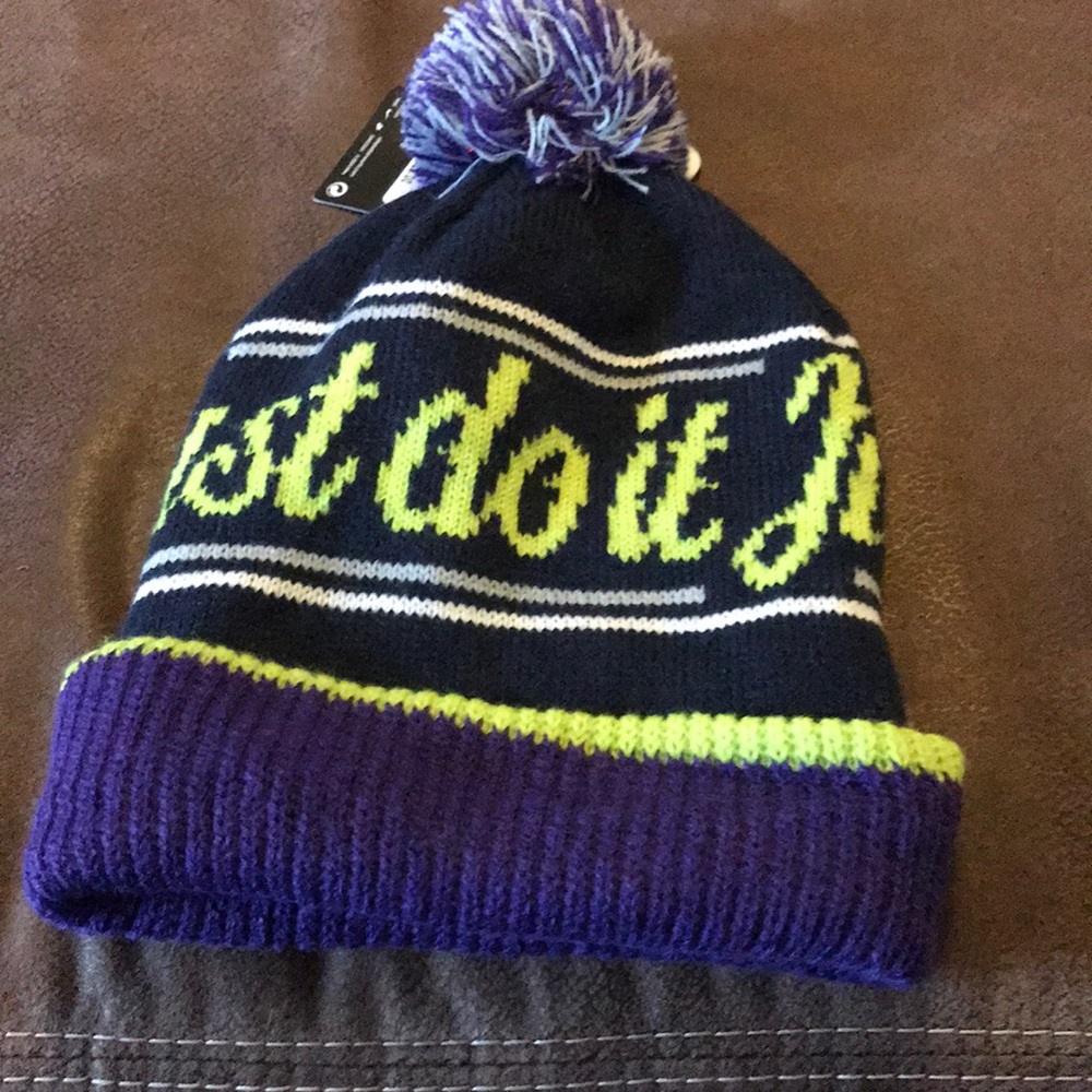 Nike Just Do It Beanie - Picture 2 of 3